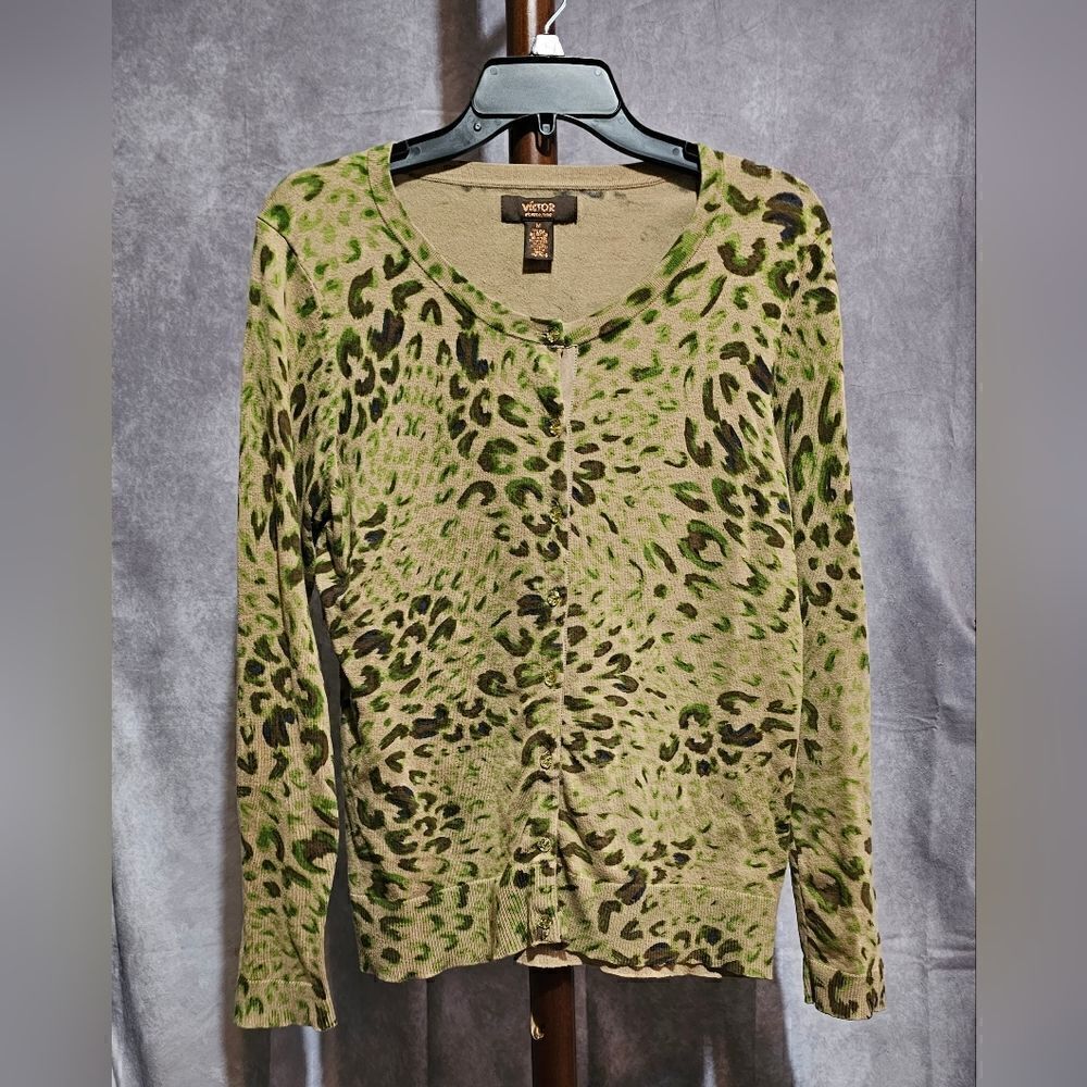 Women's VICTOR ALFARO Animal Button Up Silk Top Medium